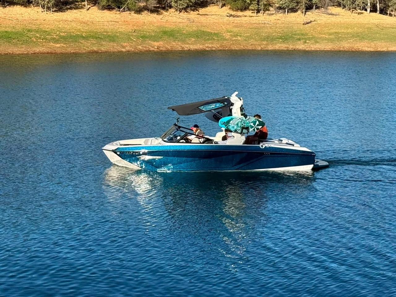 Side profile of the Premier Wake Co Nautique G23